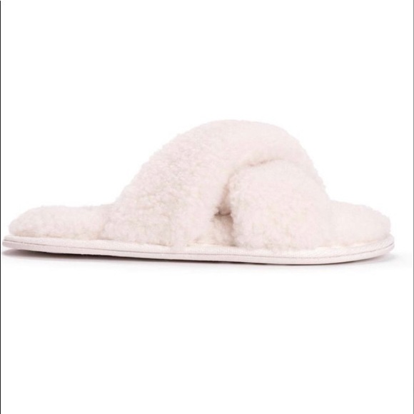 ⬇️🎉 SALE! BNWTIP Muk Luks Cream Slippers SIZES M & L only sizes left! - Picture 2 of 6